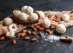 RAFAELO KUGLICE SAVRŠEN DESERT ZA MALO PARA: Recept za slatkiš koji uspeva svima!