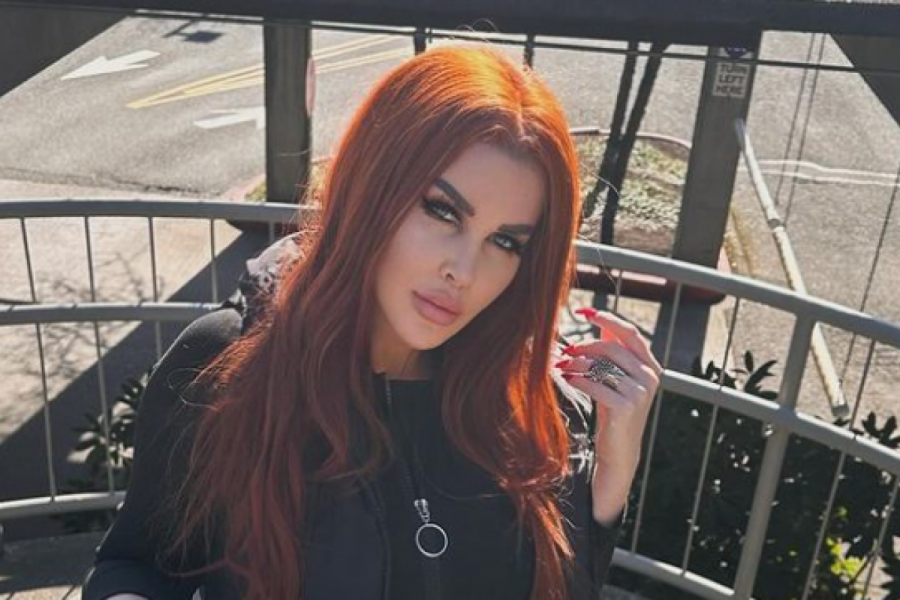 NIKO NIJE SLUTIO ŠTA MEDICINSKA SESTRA RADI U SLOBODNO VREME: Pukla je bruka kad su je pacijenti prepoznali u filmovima za odrasle! (FOTO)