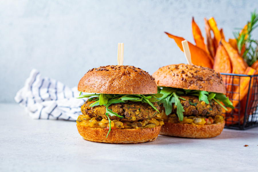 ŠOKANTI REZULTATI ISTRAŽIVANJA VEGANSKIH BURGERA: Povećavaju rizik od bolesti, bolje jedite pravo meso! (FOTO)