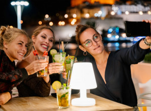 DA LI JEDETE LIMUN IZ ČAŠE PIĆA: Odmah prestanite sa ovom navikom, opasnija je nego što mislite! (FOTO)