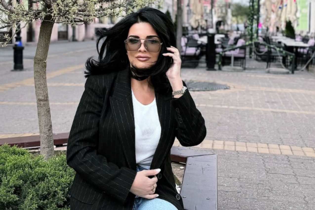 MILENA POPOVIĆ BLISTA U BELOM: Niko ne može da skrene pogled sa njenog dekoltea, komentari se samo nižu! (FOTO)