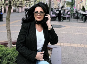 MILENA POPOVIĆ BLISTA U BELOM: Niko ne može da skrene pogled sa njenog dekoltea, komentari se samo nižu! (FOTO)