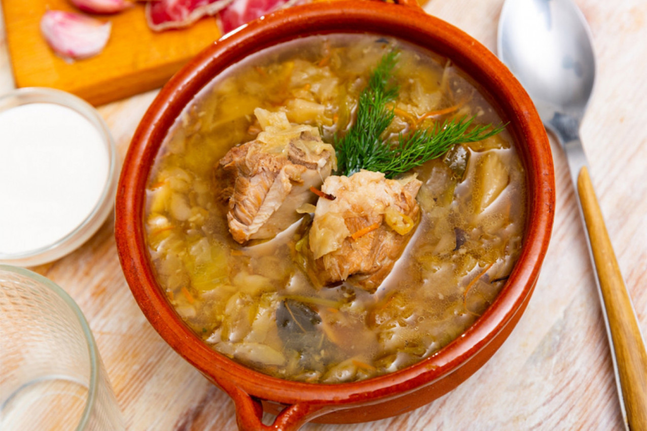 SEOSKA ČORBA OD KUPUSA SA JUNETINOM: Jelo na kašiku koje mogu da spreme i početnici!