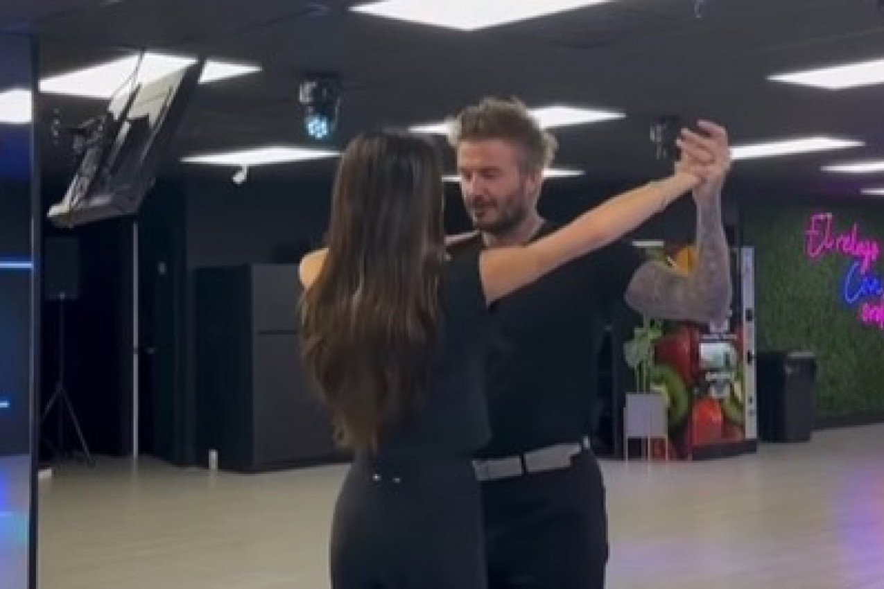 BEKAMOVI ZAPLESALI VRELI LATINO PLES: Svi su u čudu gledali u Viktorijina stopala, pitajući se samo jedno! (VIDEO)