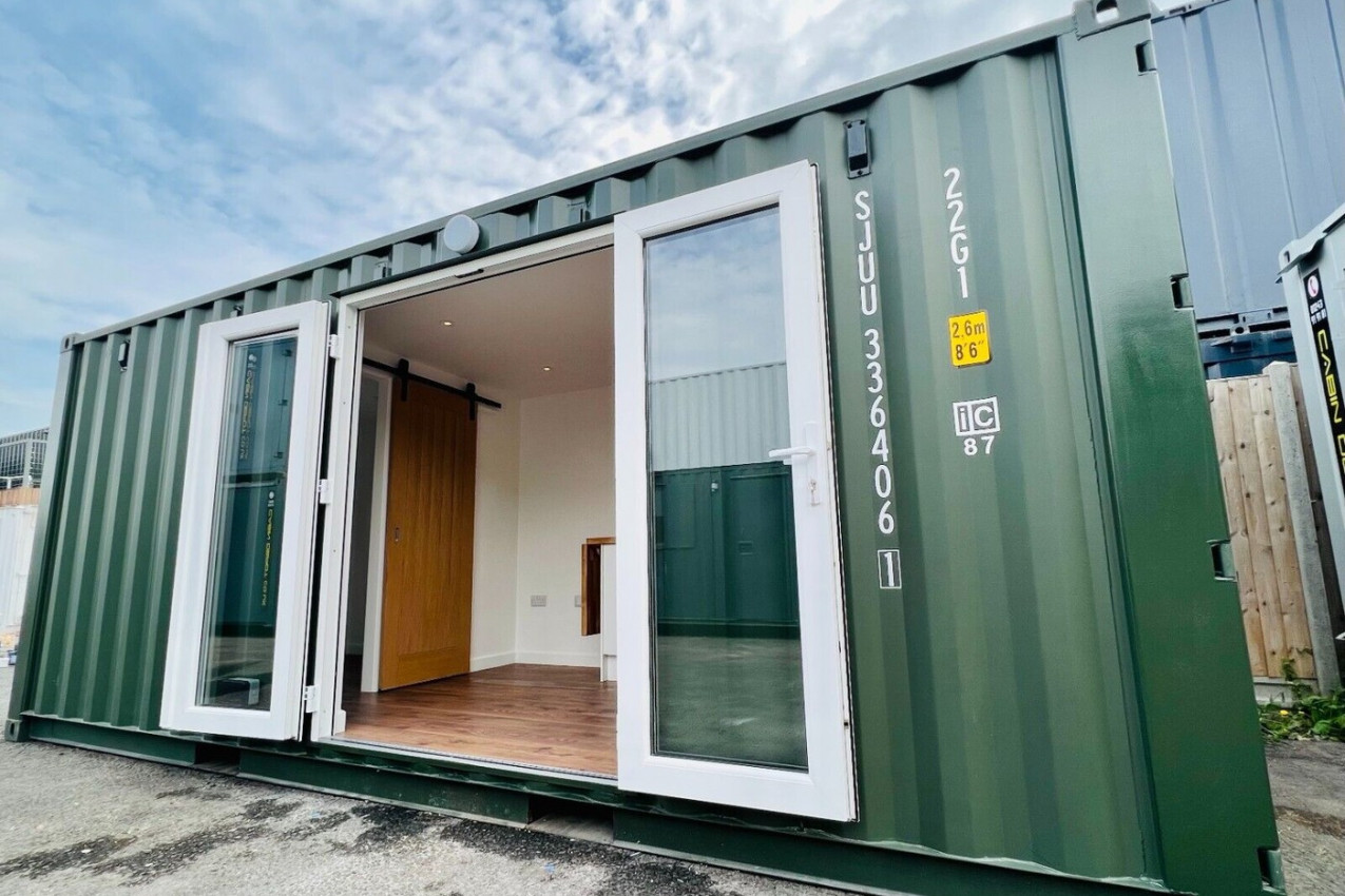 KONTEJNER ZA TRANSPORT PRETVOREN U SLATKI MALI DOM:  Ova "luksuzna kutija" ima sve - a evo kako izgleda unutra