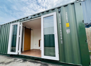 KONTEJNER ZA TRANSPORT PRETVOREN U SLATKI MALI DOM:  Ova "luksuzna kutija" ima sve - a evo kako izgleda unutra