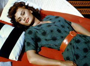 ZA SOFIJOM LOREN SU UZDISALI MUŠKARCI, A ONA SE DIVILA SAMO NJOJ: Reči kojom ju je opisivala odzvanjaju svetom i danas! (FOTO)