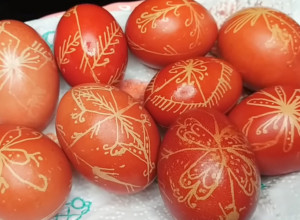 UKRAŠAVANJE JAJA VOSKOM: Potrebne su vam 3 stvari, a rezultat će vas oduševiti (FOTO)