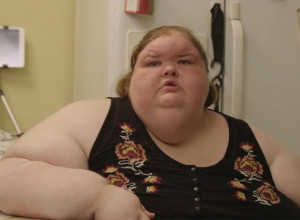 NAJPOZNATIJA BUCKA SMRŠALA 200 KG: Ponosno pozirala u kupaćem kostimu sa osmehom na licu!