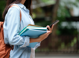 HANA IMA 16 GODINA, DOKTORAT I PRIČU OD KOJE ĆETE SE NAJEŽITI: Nakon rođenja ostala je bez majke, a onda se sudbina poigrala (FOTO)