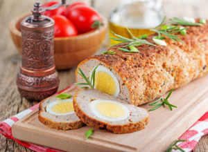 KAKO DA ISKORISTITE POPUCALA KUVANA JAJA: Rolat od mesa koji uspeva i početnicima!