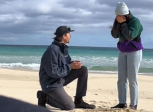 ZAPROSIO JE DEVOJKU NAKON 7 GODINA, A OVU REAKCIJU PSA NIKO NIJE OČEKIVAO: Ovim potezom pokazao na čijoj je strani! (VIDEO)