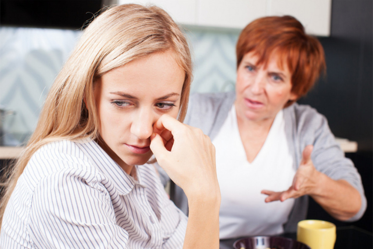 SVEKRVA MISLI DA SAM RUŽNA, A EVO KAKO ME PROVOCIRA: Nikad neće biti dovoljno dobra za njenog sina, a isti problem imaju mnoge Srpkinje