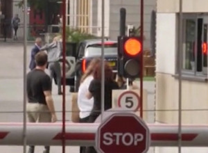 HARI JE STIGAO U LONDON, OVAKVOJ ČARLSOVOJ REAKCIJI NIJE SE NADAO: Evo šta mu je otac poručio