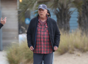 TUŽNA SLIKA GLUMCA KOGA SRBIJA OBOŽAVA: Ovo je senka nekadašnjeg čoveka, prizor tera suze na oči! (VIDEO)