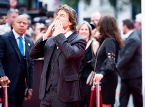 USVOJENU DECU VOLI VIŠE OD ROĐENE ĆERKE: Bila su mu puna usta roditeljstva, a onda je zbog sekte odbacio jedino dete kome je biološki otac