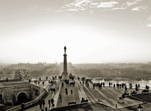 "PRIRODNE I LEPE ŽENE BEZ BOTOKSA - TOGA VIŠE NEMA": Fotke Beograđanki iz 70-ih mame uzdahe, bile su tako sofisticirane - a danas je druga priča