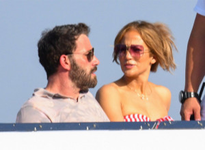 DŽENIFER JAVNO PONIZILA BENA: Pevačica mu jednim potezom poručila da je kraj, sada ceo svet o tome priča!