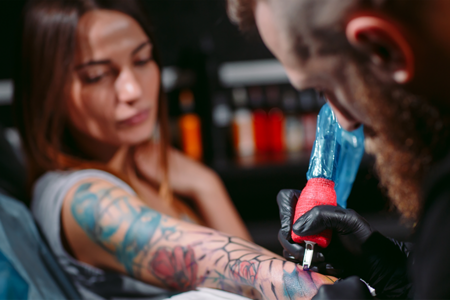 TETOVAŽE POVEĆAVAJU RIZIK OD RAKA - a ako su ove veličine mogućnost je tri puta veća: Čak 2 vrste opakog tumora češće se javljaju kod onih koji vole ove ukrase na telu!