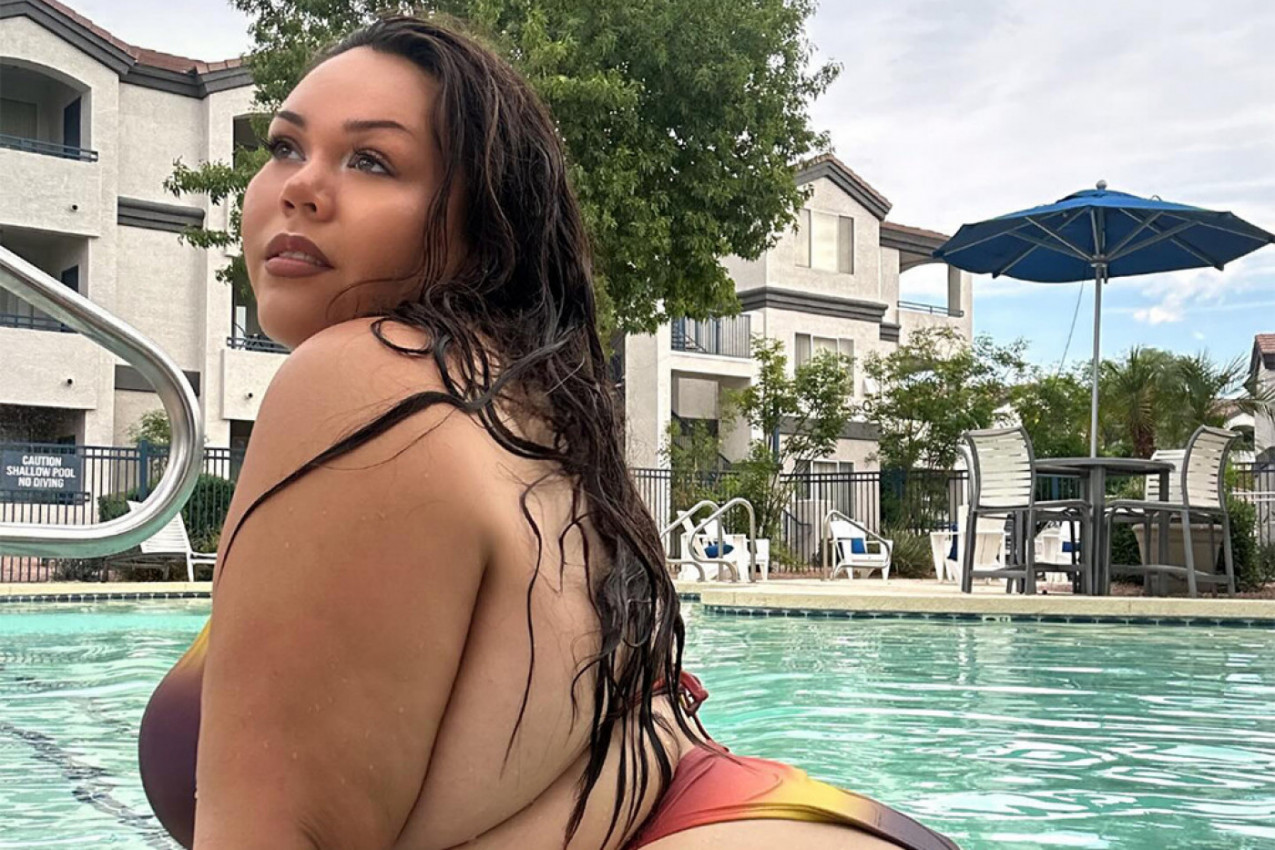 IMAM VIŠE OD 15O KG I PONOSNA SAM ŠTO SAM DEBELA: Slika se u skandaloznim pozama - i ne mari za kritike!