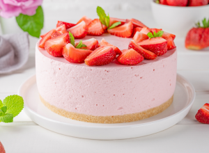 TORTA OD SIRA I JAGODA: Bez pečenja, gotova za tren, a uspeva i početnicima