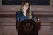 MELANIJA TRAMP NA UDARU PODSMEHA: U jeku Donaldovog skandala ona se bavi jeftinim nakitom