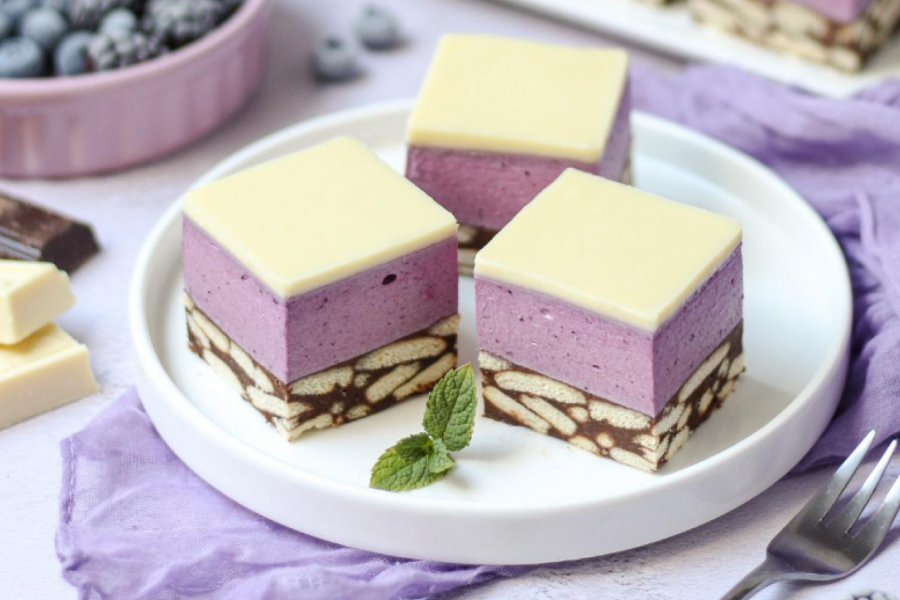 LJUBIČASTI ČOKO-KOLAČ BEZ PEČENJA: Savršena kombinacija voća i čokolade, očas posla!