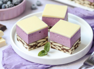 LJUBIČASTI ČOKO-KOLAČ BEZ PEČENJA: Savršena kombinacija voća i čokolade, očas posla!