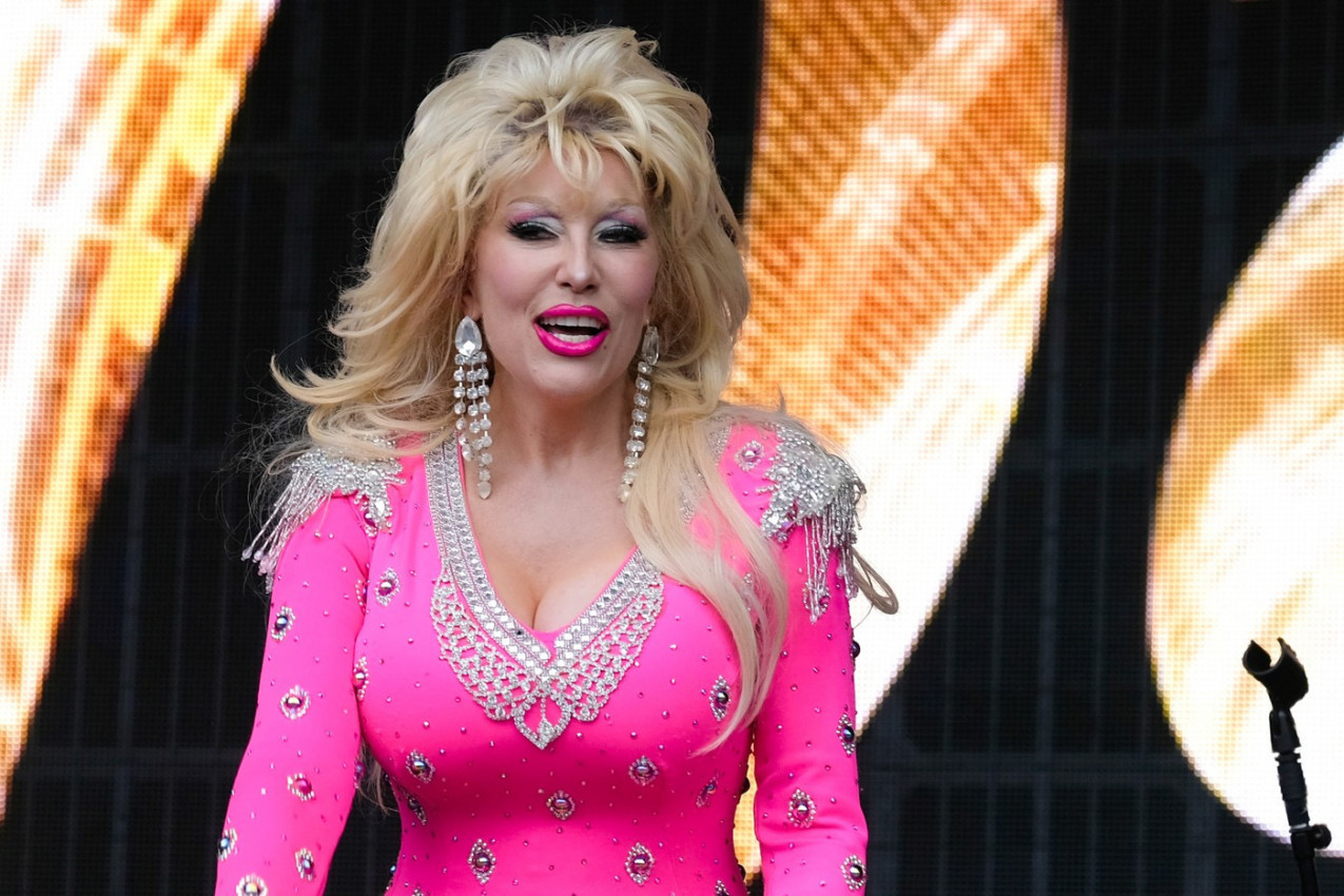 ČUVENA PEVAČICA BUJNOG PORSJA IZGLEDA KAO AVION: Ima stas na kome joj zavide i devojke, a njena tajna je u - ovom jelu