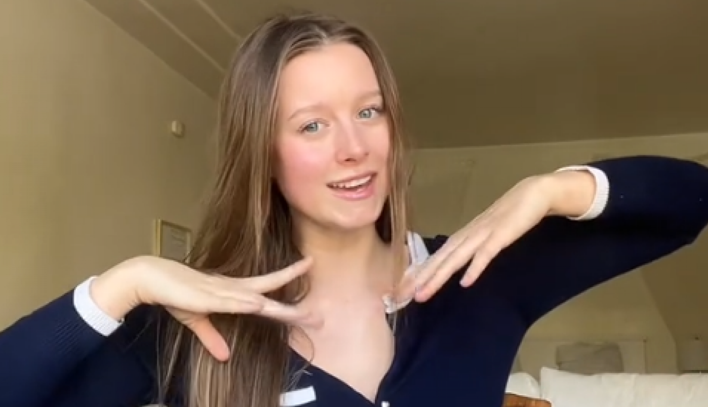 ONA IMA ČAK SEDMORO RODITELJA: Možda zvuči nemoguće, ali njoj to ima savršenog smisla! (VIDEO)