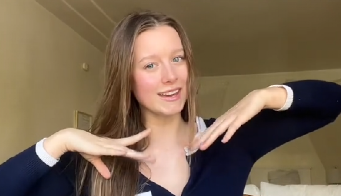 ONA IMA ČAK SEDMORO RODITELJA: Možda zvuči nemoguće, ali njoj to ima savršenog smisla! (VIDEO)