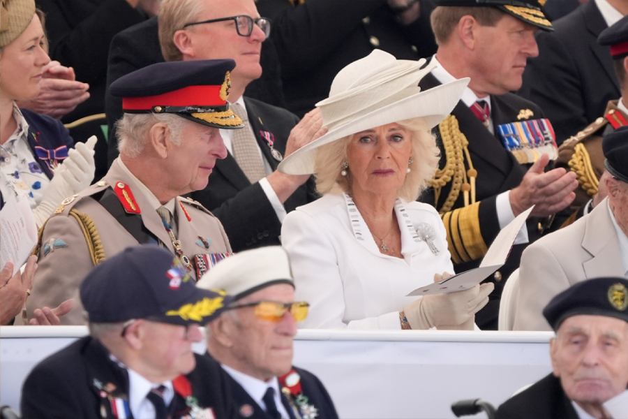 ČARLS PLAČE U JAVNOSTI, DOK KEJT NEMA NIGDE: Kraljica takođe roni suze, kralj je loše - a Vilijam o supruzi kaže ovo