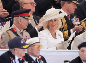 ČARLS PLAČE U JAVNOSTI, DOK KEJT NEMA NIGDE: Kraljica takođe roni suze, kralj je loše - a Vilijam o supruzi kaže ovo