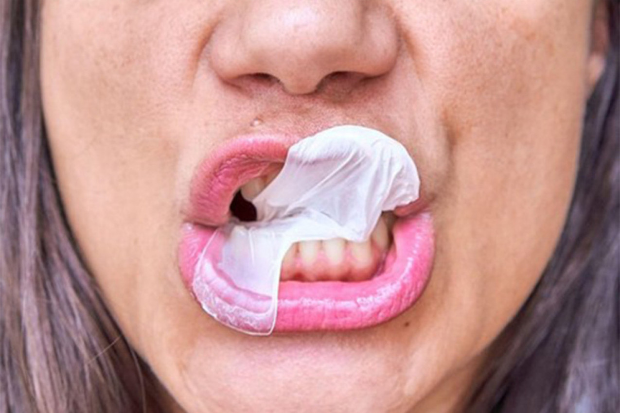 KAŽU DA ŽVAKA OSTAJE U STOMAKU 7 GODINA: Evo šta se zapravo desi ako je progutate i koji su rizici po zdravlje