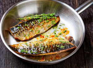 PRŽITE RIBU I SVE SE NEPRIJATNO OSEĆA? Treba vam samo 1 namirnica koju svaka srpska kuća ima i problem je rešen!