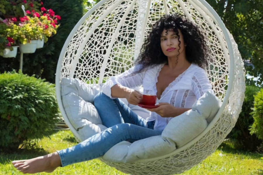 LIDIJA VUKIĆEVIĆ U KOMPLETU OD KOG ZASTAJE DAH: Sve puca pod njenim oblinama, a u jedan detalj su svi gledali! (VIDEO)