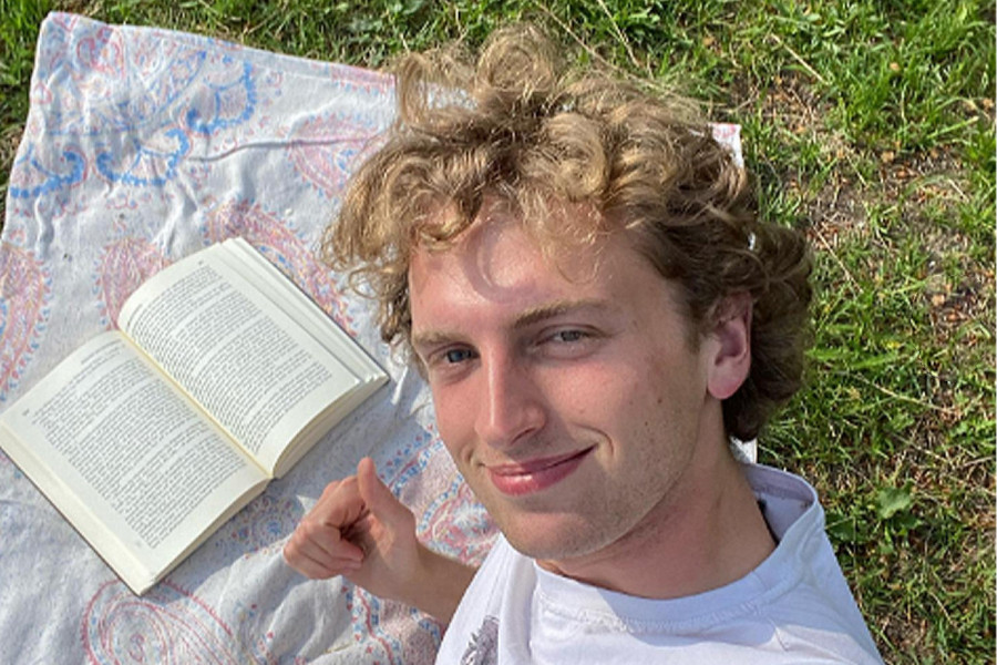 RUS SE DOSELIO NA BELJANICU DA GAJI OVCE: Tečno govori sprski, pravi sir, a uveče obuče smoking i pleše valcer na balu