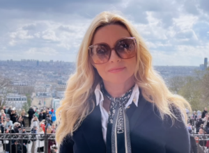 OVO JE DEKOLTE ZBOG KOG JE ZANOSNA HRVATICA DOBILA OTKAZ: Pukla bruka o kojoj se priča i posle više od 20 godina! (FOTO)