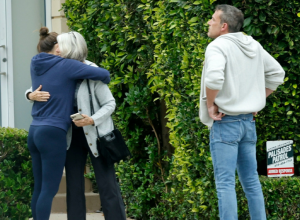 USRED GLASINA O RASTANKU SA DŽENIFER - BENOVA MAMA GRLI NJU: Šok-susret bivše svekrve i snaje, njegova faca sve govori