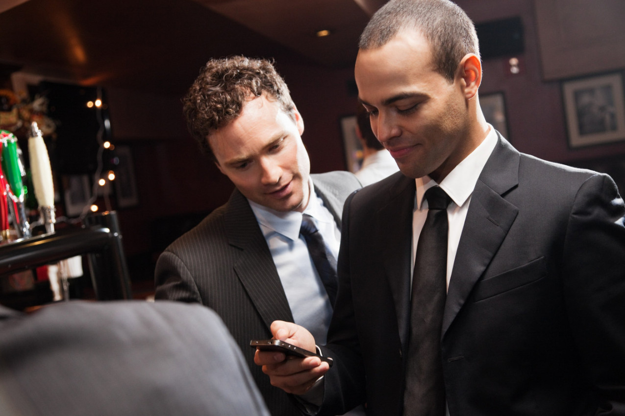 MUŠKARCI TAJNO SNIMAJU MAJKE, SESTRE I DEVOJČICE - PA DELE I PRODAJU: Opasne grupe s jezivim sadržajem se šire Balkanom