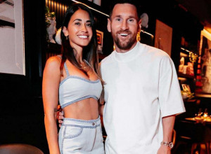 SVAKA ŽENA SANJA DA IMA MUŠKARCA KAO MESIJA: Fudbalera ismevaju jer ne grli žene tokom poziranja, ali on poručuje jedno