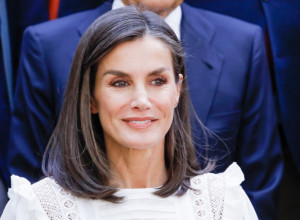 KRALJICA LETICIJA SE PODMLADILA, A NIJE NI PRIŠLA ESTETSKIM HIRURZIMA: Ima 52 godine, izgleda nikad LEPŠE - ovo je njena tajna! (FOTO)