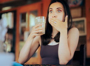 UPOZORENJE ZA SVE KOJI UŽIVAJU U HLADNOJ LIMUNADI: Ona vam uništava OVO - lekar upozorava na opasnost!
