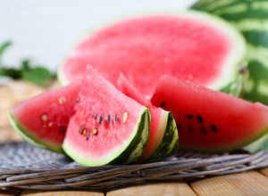 KAKO SAČUVATI SVEŽINU LUBENICE: Svi je držimo u frižideru, a ne znamo koliko grešimo