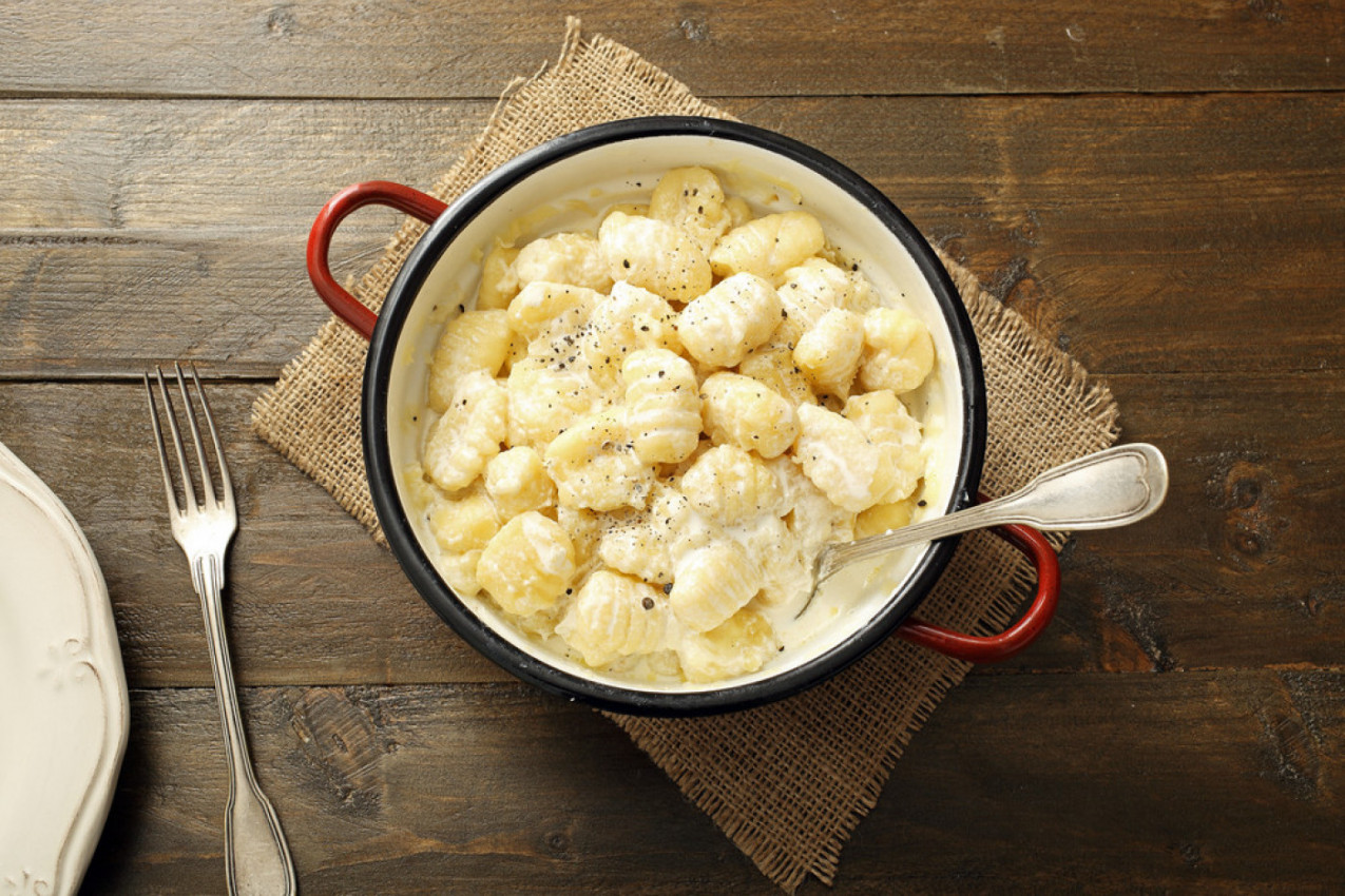 NJOKE ZA SAVRŠEN NEDELJNI RUČAK: Italijanski specijalitet u belom sosu će vas potpuno raspametiti!