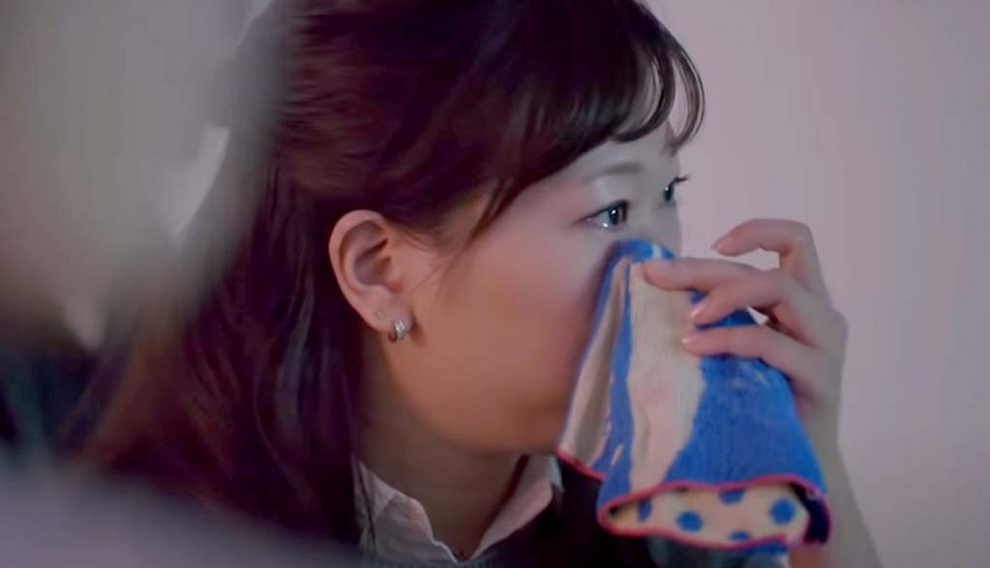 ŽENE PLAĆAJU DA BI PLAKALE SA ZGODNIM FRAJERIMA: One možda pate, ali ovaj video je urnebesan (VIDEO)