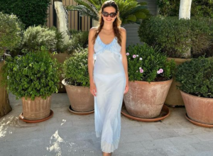 RAZGOLITILA SE 39 GODINA MLAĐA DEVOJKA LAZARA RISTOVSKOG: Obline sevaju na sve strane, svi zavide glumcu! (FOTO)