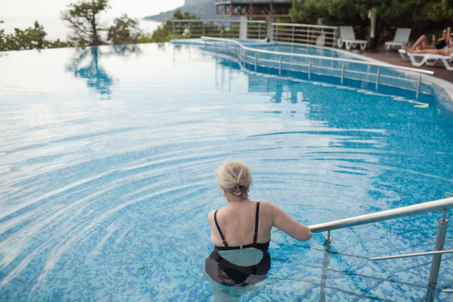 BILA SAM KLINIČKI MRTVA 6 MINUTA: Ušla sam u bazen i ugasilo mi se svetlo u glavi! Da nije bilo njega - ne bih preživela