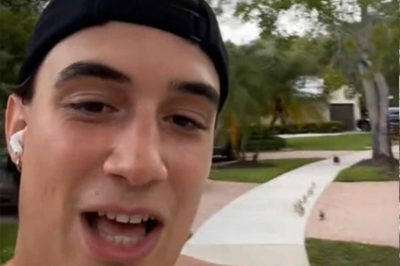 KRENUO SAM U ŠETNJU, ALI OVI SLATKIŠI ME PRATE: Momak je pokušao da im pobegne, ali bezuspešno - ovaj video topi srca!