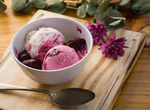 ZA NAJBOLJI SLADOLED TREBAJU SAMO OVA 2 SASTOJKA: Ukusno letnje osveženje koje mogu da spreme i deca